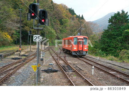 備後落合駅に木次方面から入線する備後落合終着の木次線列車3 広島県庄原市 備後落合駅に木次方面から入線する備後落合終着の木次線列車3 広島県庄原市 86303849