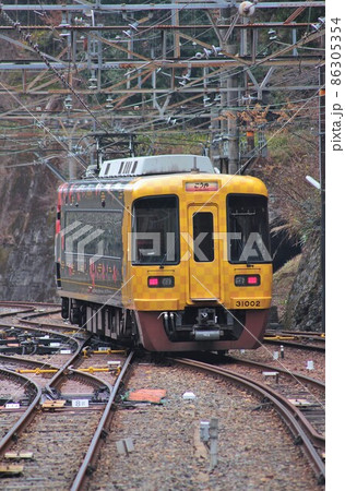 南海31000系電車・南海高野線極楽橋駅 86305354