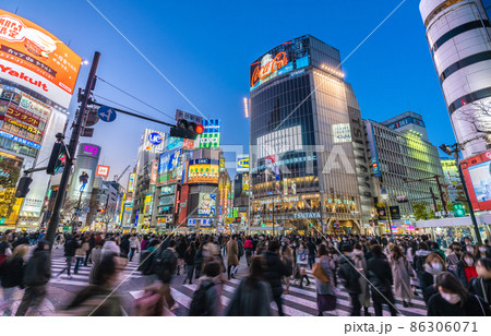 日本の東京都市景観 8万超全国過去最多…自主療養という“自宅放置”の狂気＝29日、渋谷 86306071