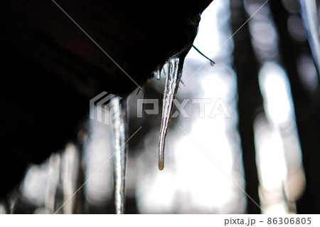 Several icicles on the roof in winter. Selective focus 86306805