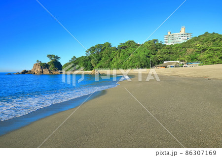 【高知県】快晴下の桂浜 【高知県】快晴下の桂浜 86307169