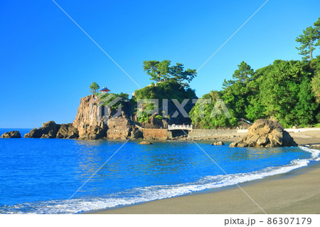 【高知県】快晴下の桂浜 86307179