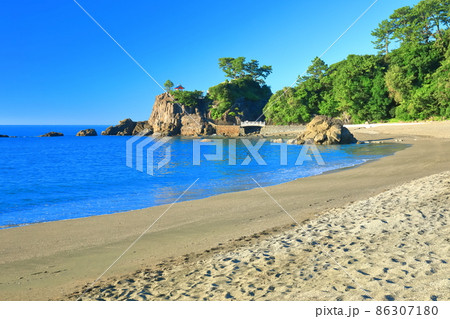 【高知県】快晴下の桂浜 86307180