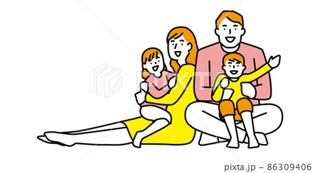 座ってくつろぐ笑顔の4人家族 86309406