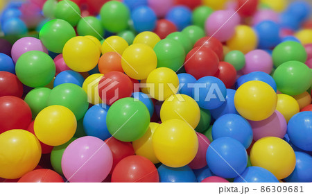 Multi-colored balls for a dry pool for children to play in the house and outdoors. 86309681