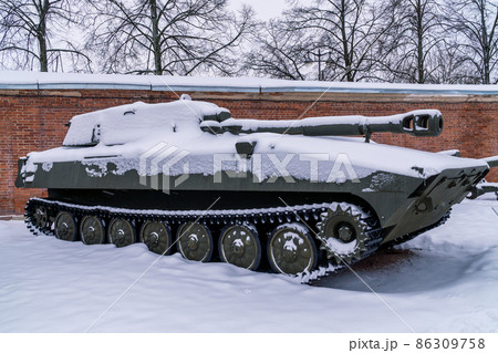 Russia. Kronstadt, January 28, 2022. Self-propelled howitzer 2S1 Carnation in the Patriot Park. 86309758