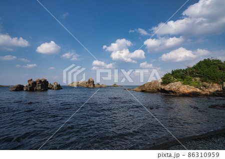 《島根県》晴れの日、大山隠岐国立公園 日御碕の風景 《島根県》晴れの日、大山隠岐国立公園 日御碕の風景 86310959