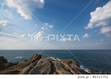 《島根県》晴れの日、大山隠岐国立公園 日御碕の風景 86312702