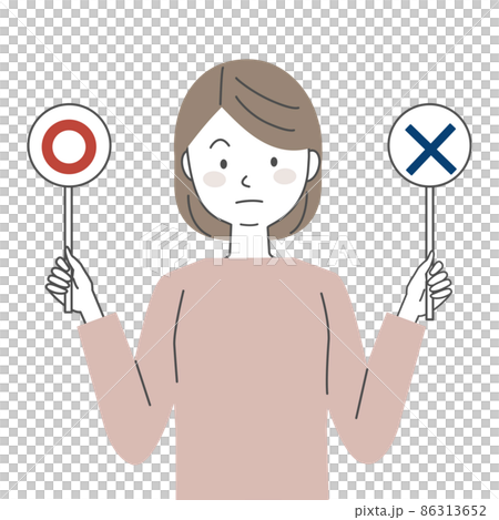 まるばつの札を持つ女性 まるばつの札を持つ女性 86313652