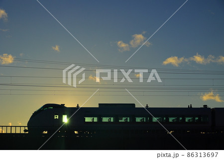 初日の出と鉄道 86313697