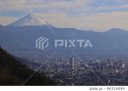 甲府の街並みと富士山 甲府の街並みと富士山 86314684