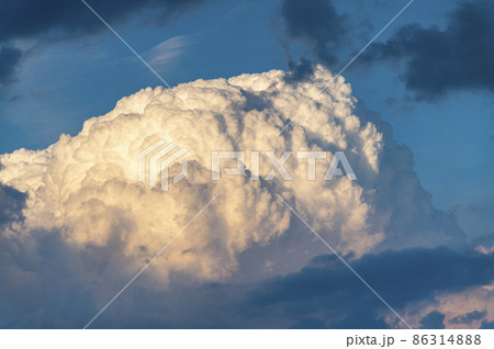 夏の積乱雲 竜の巣 ラピュタの写真素材 [86314888] - PIXTA