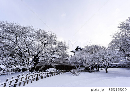 雪景色の金沢城公園 雪景色の金沢城公園 86316300