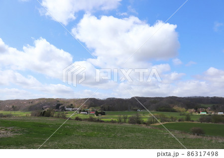 北海道 日高地方 牧場のある風景 北海道 日高地方 牧場のある風景 86317498