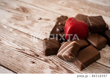 ハートと四角のチョコレート 86318397