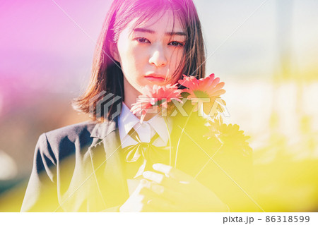 アンニュイな女子高生のポートレート 86318599
