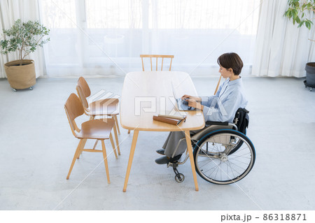 車椅子　30代女性　住環境　 86318871