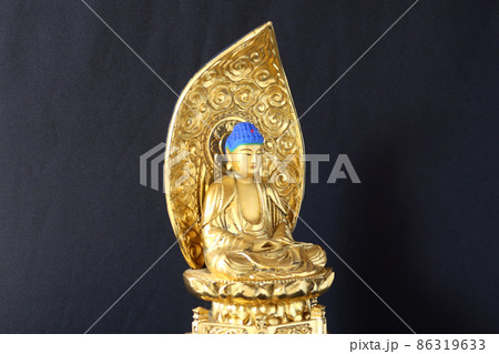 金箔の貼られた仏像 釈迦如来像2 金箔の貼られた仏像 釈迦如来像2 86319633