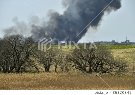 渡良瀬遊水地で起きた野火 渡良瀬遊水地で起きた野火 86320345