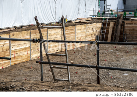 建設現場の親杭横矢板 建設現場の親杭横矢板 86322386
