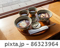 お盆に乗った赤福ぜんざい 86323964