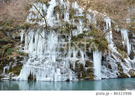 三十槌の氷柱　埼玉 86323996