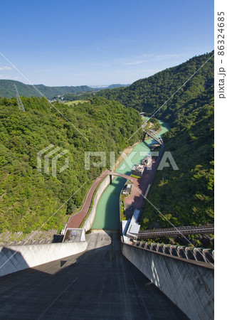 【神奈川県】宮ヶ瀬ダムからの眺め 86324685
