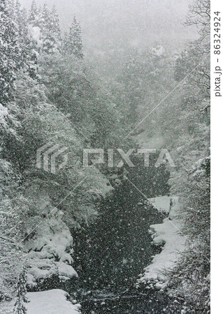 手取峡谷の雪景色 86324924