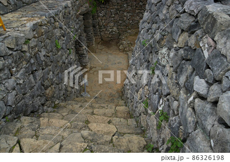 今帰仁城　平郎門の風景 86326198