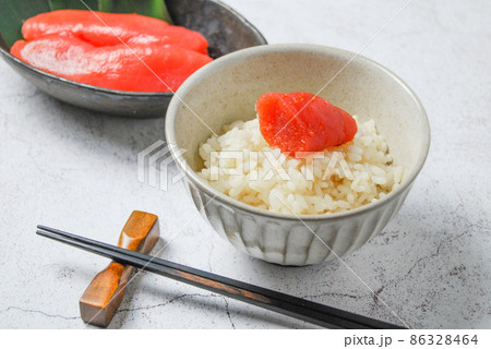 土鍋で炊いた温かいごはんと明太子 土鍋で炊いた温かいごはんと明太子 86328464