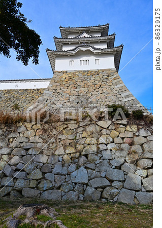 樹木伐採後の「明石城」坤櫓と巽櫓 86329175