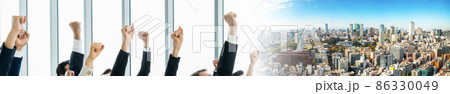 Successful business people standing together widen out Successful business people standing together widen out 86330049