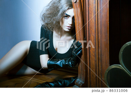 Fashion shot of beautiful woman laying on floor 86331006