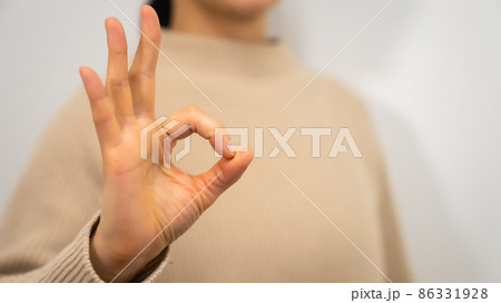 ポジティブなハンドサイン ポジティブなハンドサイン 86331928