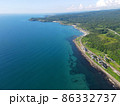青い海と海岸線 86332737