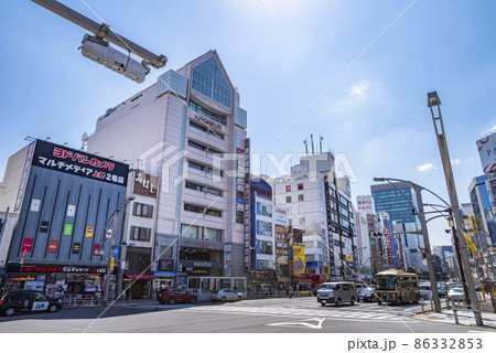 上野駅前交差点付近の街並み 86332853