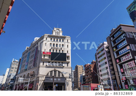 東武鉄道「浅草」駅と商業施設「EKIMISE」のビルディング 86332869