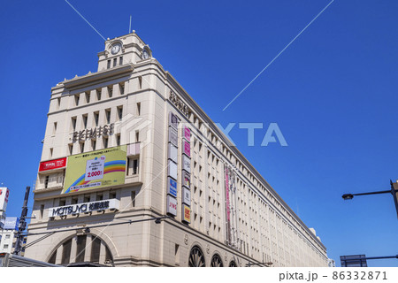 東武鉄道「浅草」駅と商業施設「EKIMISE」のビルディング 86332871