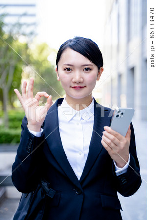 スーツを着た女性 就活 リクルートの写真素材