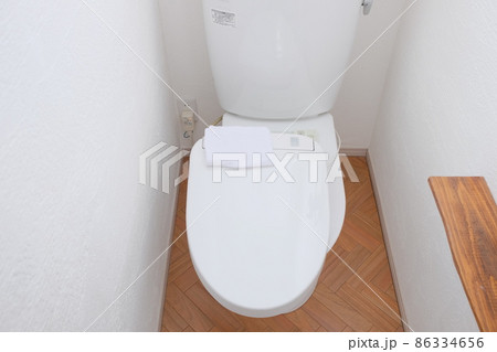 トイレの便座を取り外したところ　 86334656