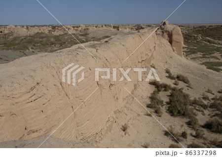 甘粛省瓜州郊外に残る城郭都市の鎖陽城遺跡 内城城壁 甘粛省瓜州郊外に残る城郭都市の鎖陽城遺跡 内城城壁 86337298