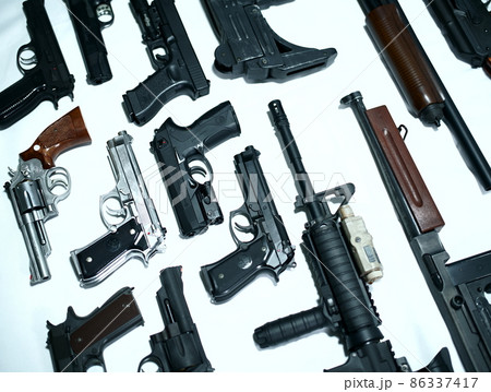 大量の銃 86337417