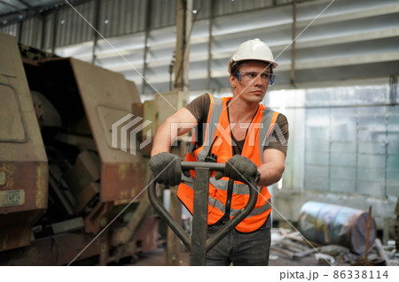 Industry engineer worker operate control heavy machine in factory. 86338114