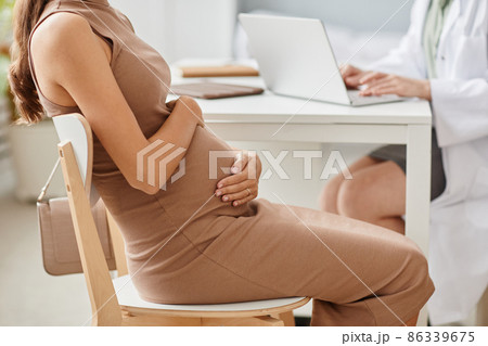 Woman visiting her gynecologist in clinic 86339675