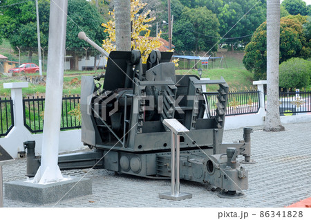 PORT DICKSON, MALAYSIA -MAY 08, 2016: Old war cannon restored and display for public at Malaysia Army Museum or Muzium Tentera Darat in Port Dickson, Negeri Sembilan, Malaysia. PORT DICKSON, MALAYSIA -MAY 08, 2016: Old war cannon restored and display for public at Malaysia Army Museum or Muzium Tentera Darat in Port Dickson, Negeri Sembilan, Malaysia. 86341828