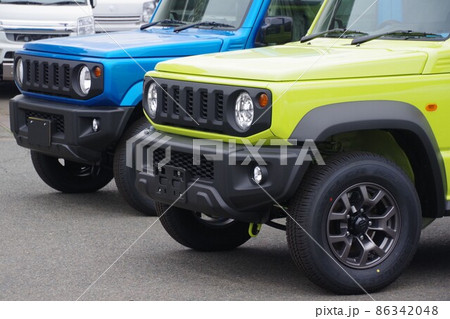 自動車イメージ 販売店に並ぶ車 スズキジムニー 自動車イメージ 販売店に並ぶ車 スズキジムニー 86342048