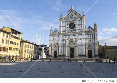 Dante Alighieri in front of the church of Santa Croce in Florence, Italy Dante Alighieri in front of the church of Santa Croce in Florence, Italy 86342358