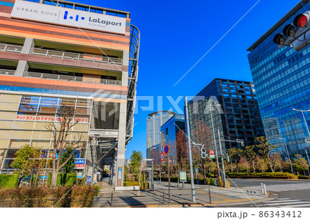 東京　江東区　豊洲2丁目店の都市風景　ららぽーと豊洲と豊洲フロント 86343412