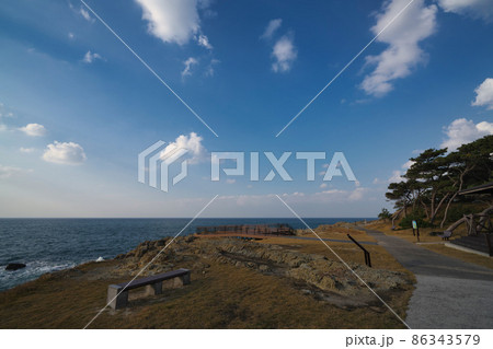 《島根県》晴れの日、大山隠岐国立公園 日御碕の風景 《島根県》晴れの日、大山隠岐国立公園 日御碕の風景 86343579