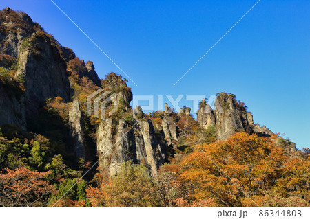 秋の紅葉の妙義山 秋の紅葉の妙義山 86344803